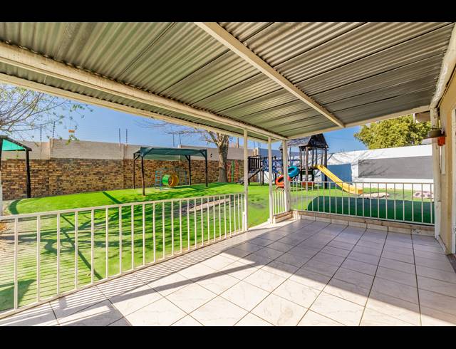 4 BEDROOM HOUSE FOR SALE IN LONEHILL